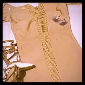 🎉HOLIDAY CHIC🎉Feel fabulous in neutral.